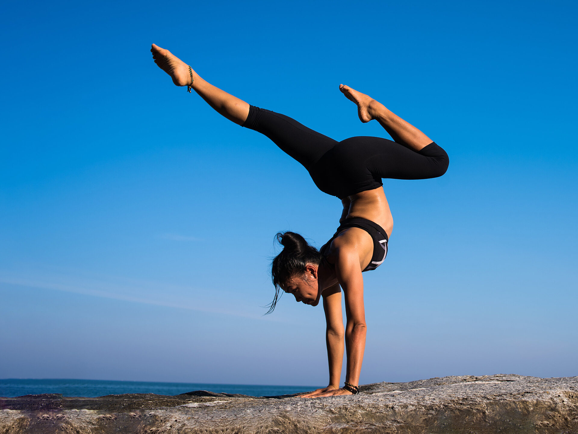 Evamor yoga on rock v3
